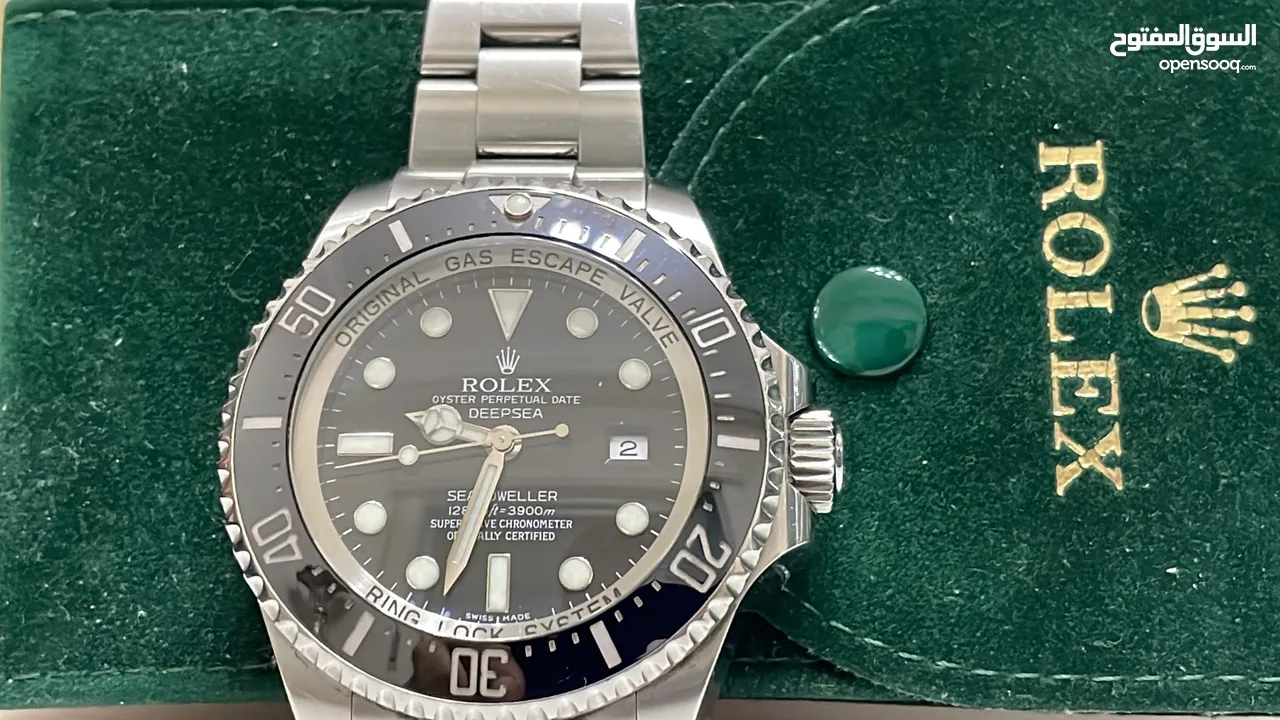 Rolex Sea-Dweller 116660 Silver Oyster Bracelet with Black Bezel. 2009