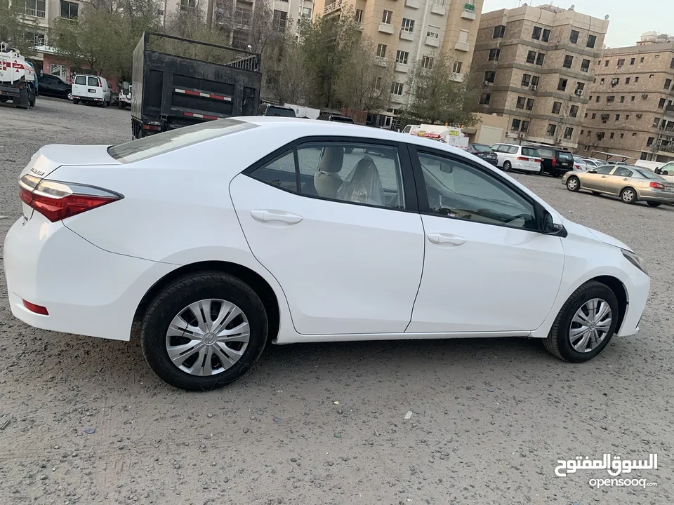 للبيع السيارتين تويوتا كرولا موديلهما 2020/2018 For sale two Toyota Corolla cars, model 2018/2020