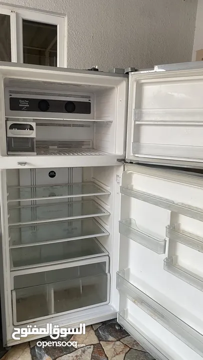 ثلاجة هيتاشي بحالة ممتازة Hitachi refrigerator in excellent condition