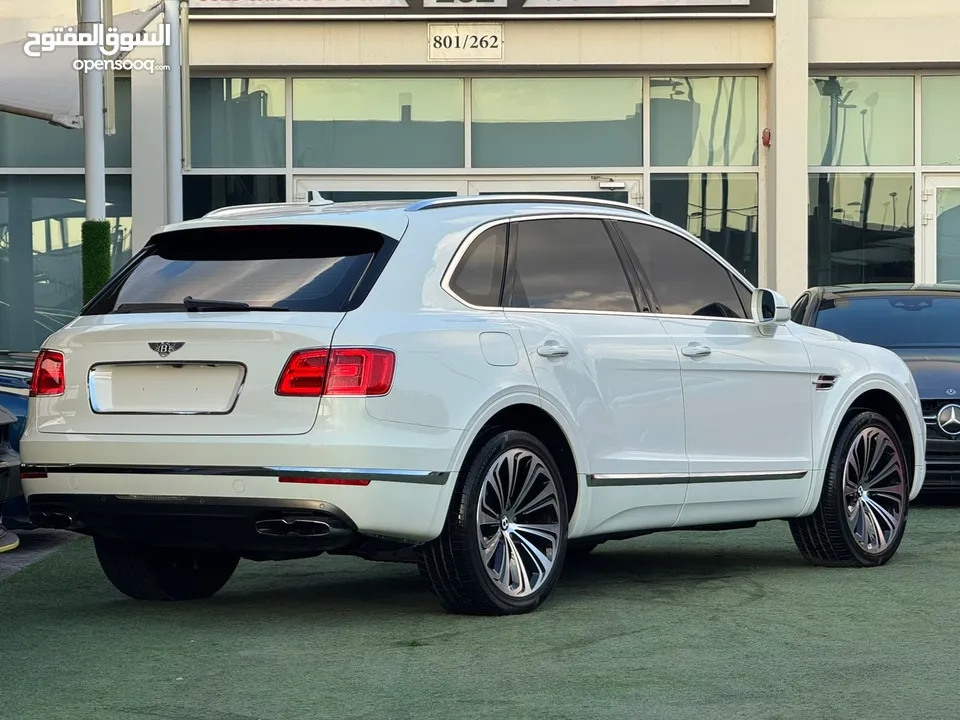 BENTLEY BENTAYGA  GCC 2019 Service history  V8 Original paint  Zero accidents  Full option