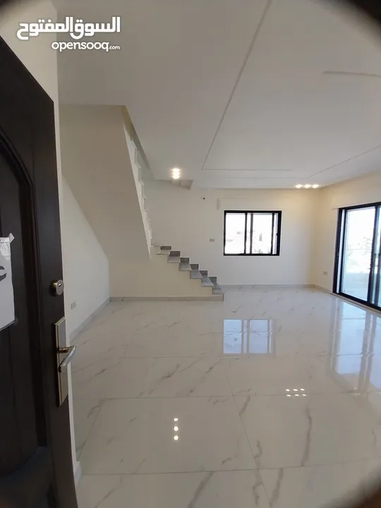 الجندويل  اخير مع روف 131م وتراس واسع