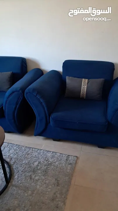 طقم كنب مستعمل لون ازرق عدد المقاعد 7