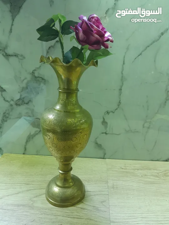 فازه نحاس ثقيلة نقش إبرة بحاله ممتازة جدا جدا