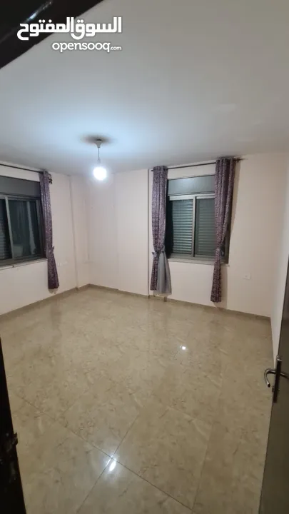 شقة غير مفروشة للايجار في ام الشرايط قرب عسل وبصل
