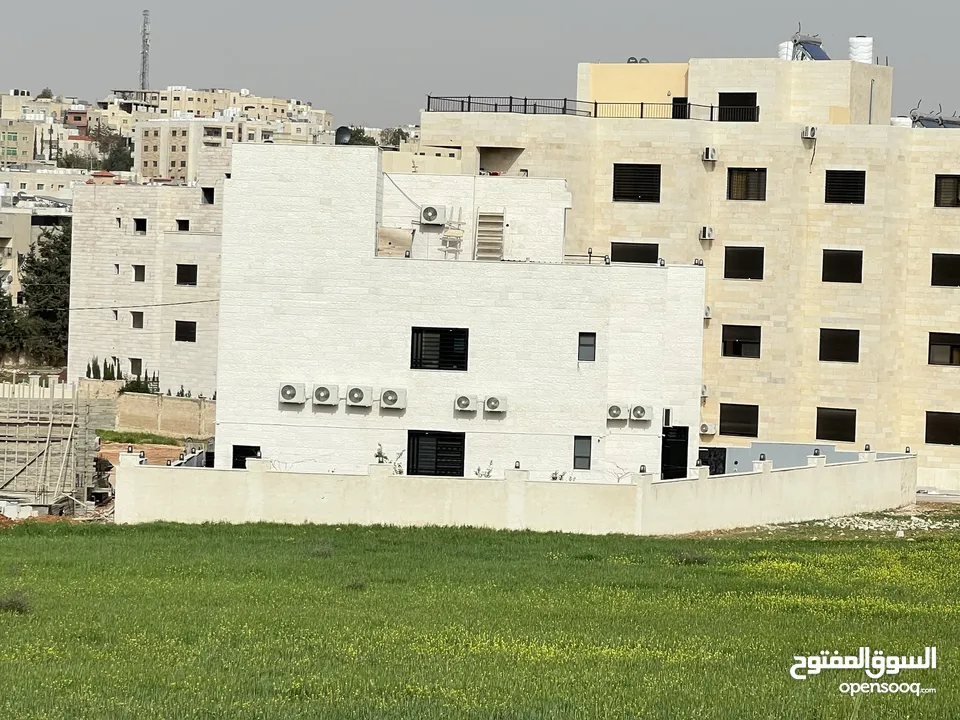 فيلا فاخرة مميزة للبيع ضاحية الامير علي موقع مميز وقريب من الخدمات 750 م بناء