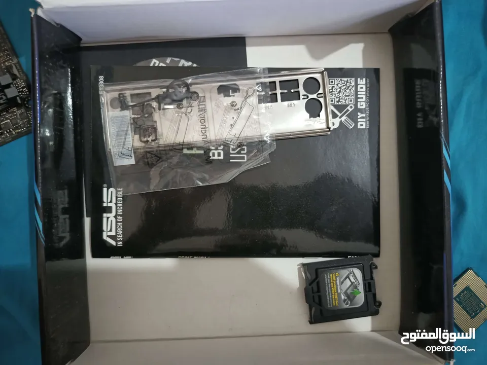 معالج i3 8100 , مع مذر بورد  prime b360m-k  , البيع للقطعتين فقط و ليس كل وحده لحال