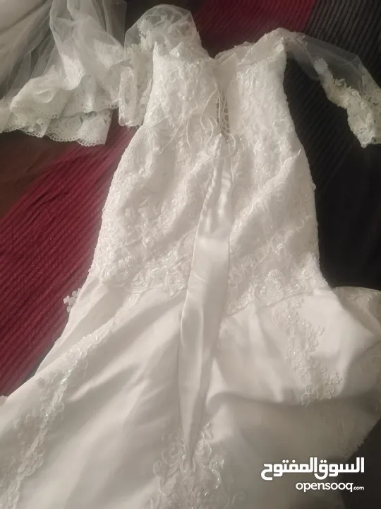 بدلة عروس بيضاء