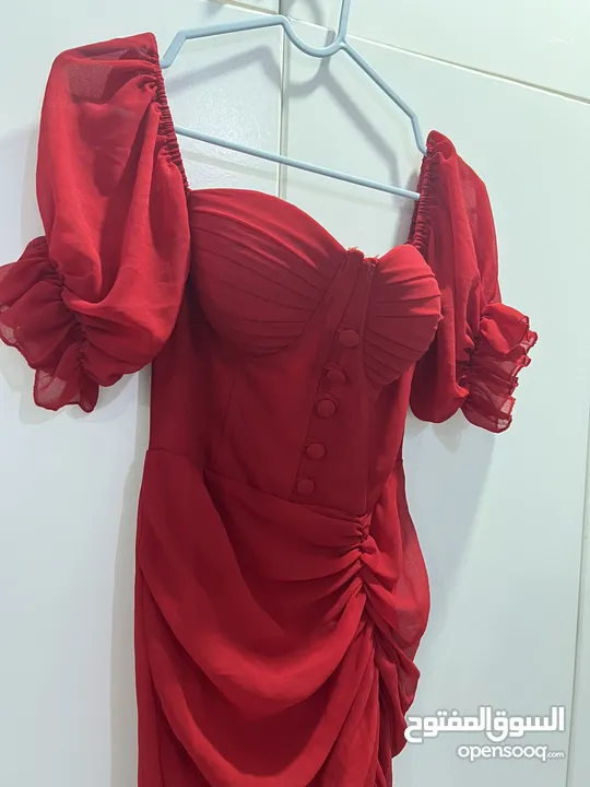 فستان احمر طويل