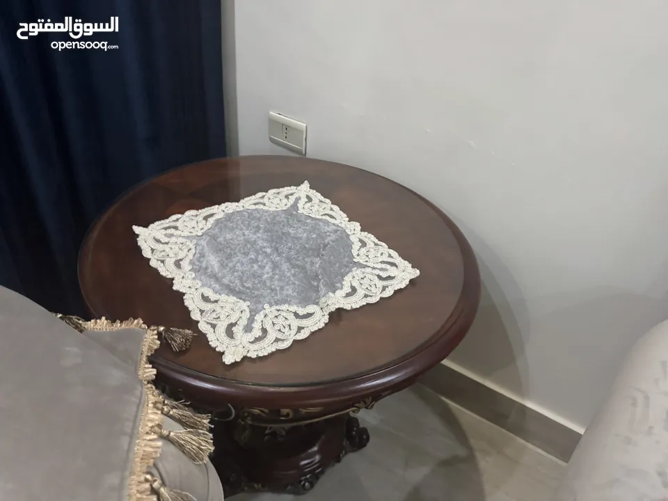 طاولات غرفة ضيوف بنقوش فاخرة من الخشب والفايبر المقاوم للماء