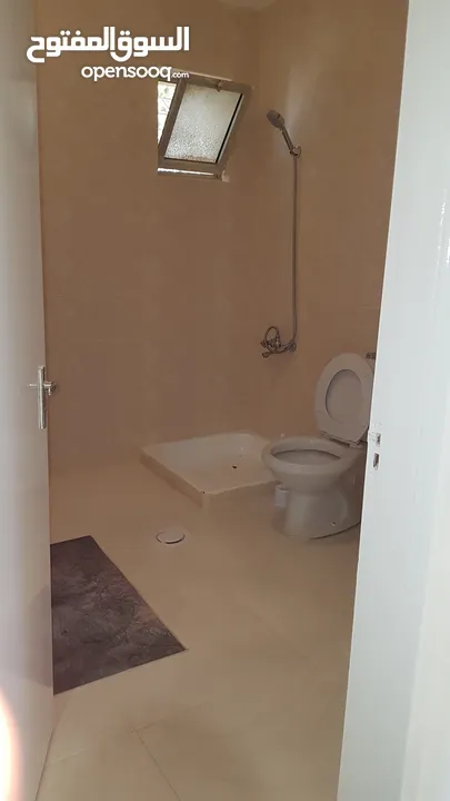 مزرعة للبيع ، بها بيت