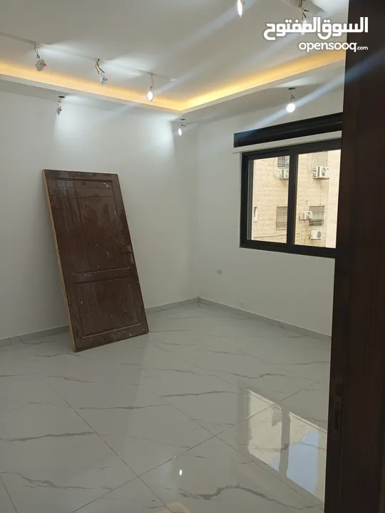للبيع شقه طابق أول سوبر ديلوكس  ضاحية الحج حسن حي الروضه قرب مستشفى الحنان ومسجد الروضه