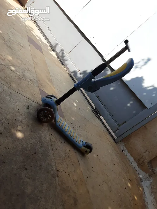 سكوتر نظيف شغال بس لبريك مكسور