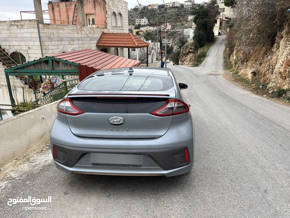 Hyundai Ionic electric 2017 4 jayed - good condition