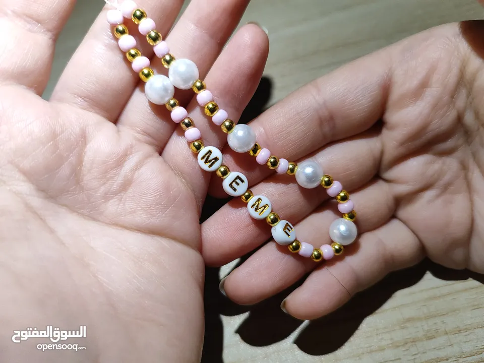ميداليات واساور وتوزيعات أعراس وحقائب من الخرز