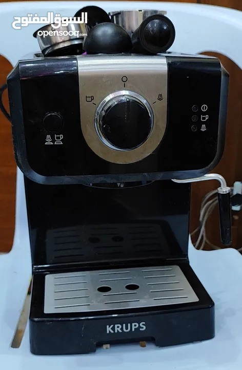 سلام عليكم   مكينة قهوة ماركة KRUPS  PUMP ESPRESSO XP3208 SERIES مستعملة للبيع 