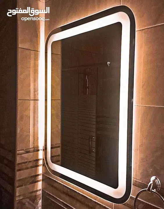 العرض لفتره محدوده  تشكيله واسعه من المرايا والديكورات