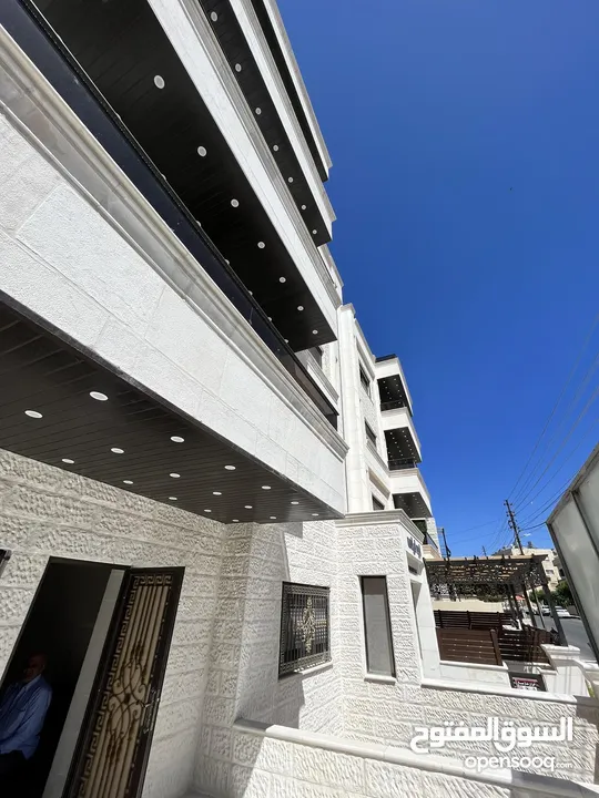 شقة طابق ثاني للبيع في تلاع العلي مقابل الجامعة الاردنية 215م