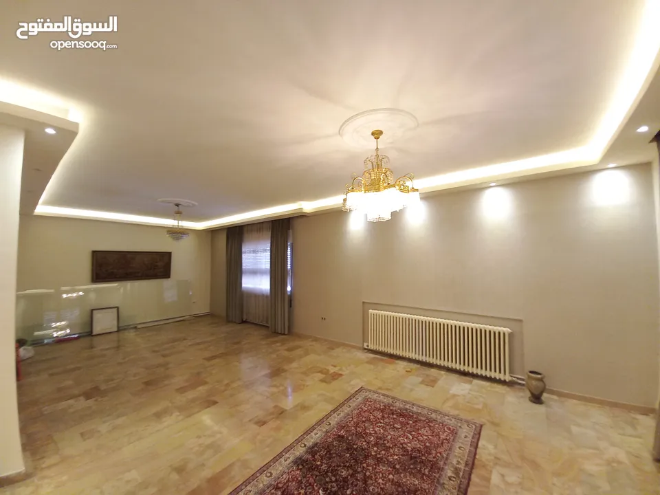 شقة غير مفروشة للإيجار 400م2 ( Property 16683 )-174848012