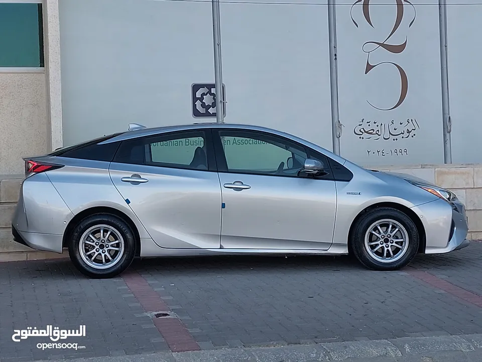 تويوتا بريوس 2018 سلفر// مميزة جدآ