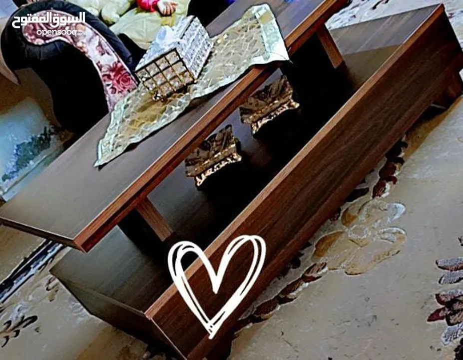 طاوله وسط مع سيرفيس