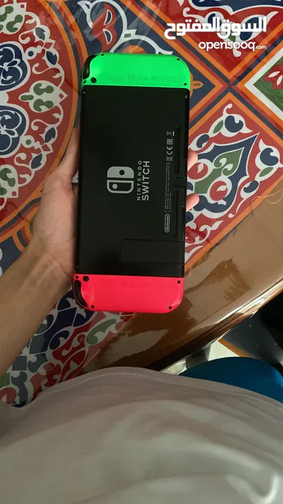 نينتيندو سويتش + 2 joy con إضافيتان مع شمعة مع مسكتين مع اغراضه ( بدون ألعاب )و شنتة