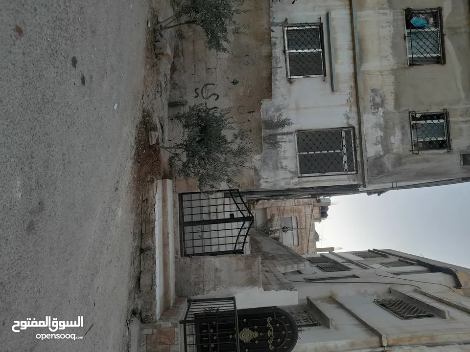 بيت للبيع في الزرقاء الجديده نزلت السيران مقابل أهل العز . فقد ب 39 ألف .