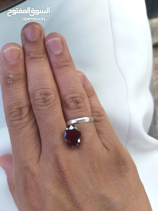 حجر جارنت موزمبيقي طبيعي غير معالج  natural untreated Mozambique garnet stone