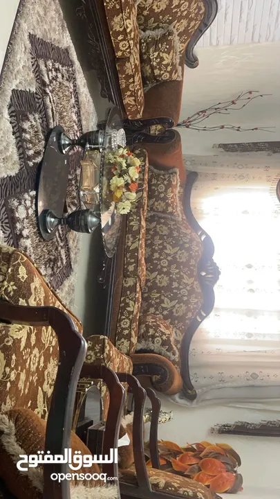 كنب مستعمل سبع مقاعد بحاله جيده