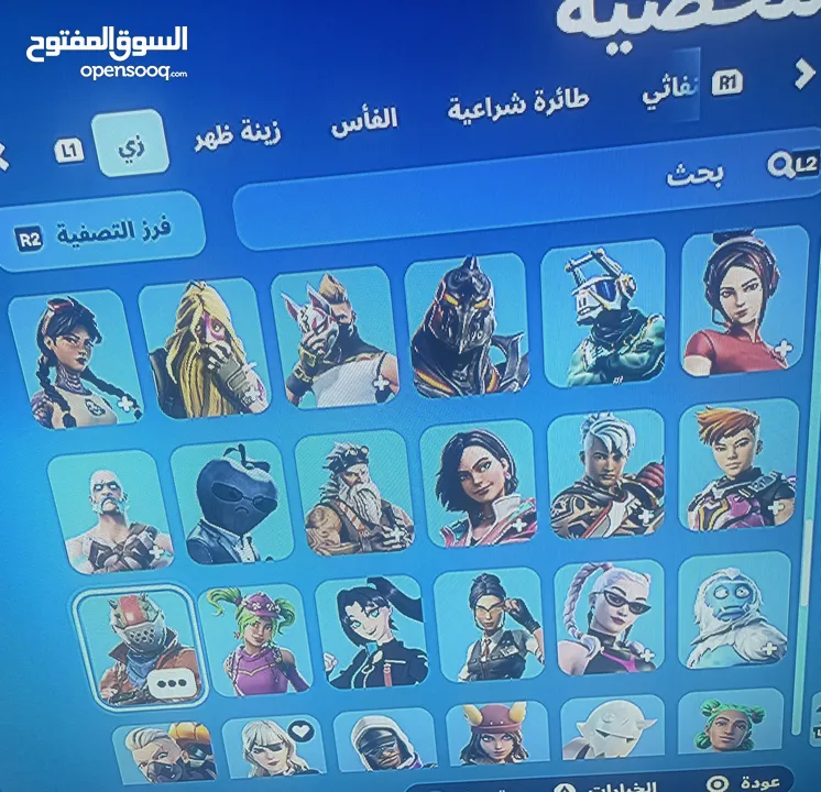 حساب فورت نايت سيزن3 كامل فوق 140 سكن فوق 100 رقصه اغلب رقصات المشاهير+ بنرf أندر بنر في العبه