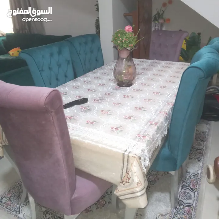 طاولة طعام بحالة أكثر من ممتازة