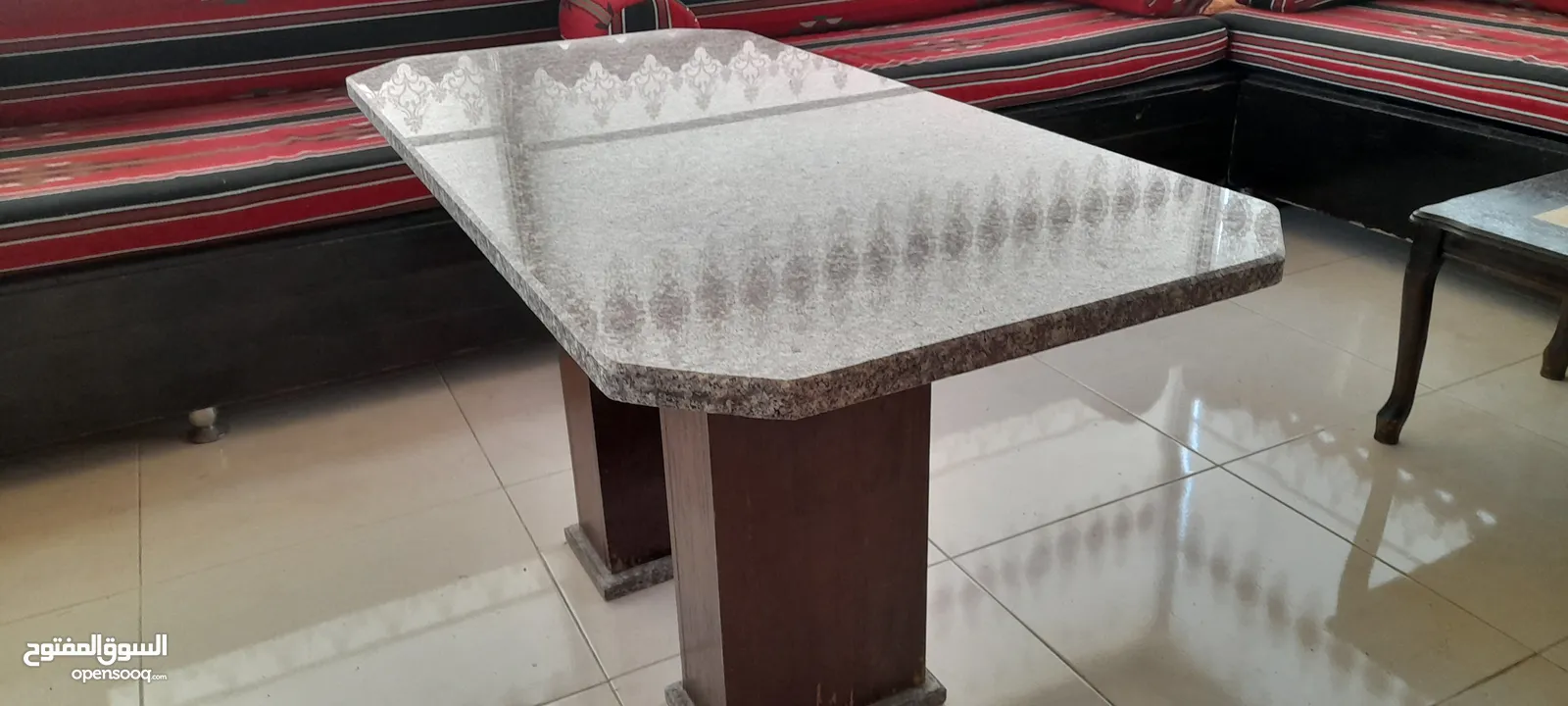 طاولة رخام للمطبخ