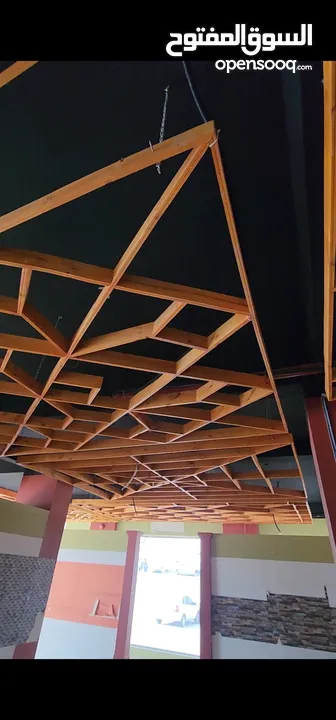 ديكور خشب سقف لمعرض كبير للبيع