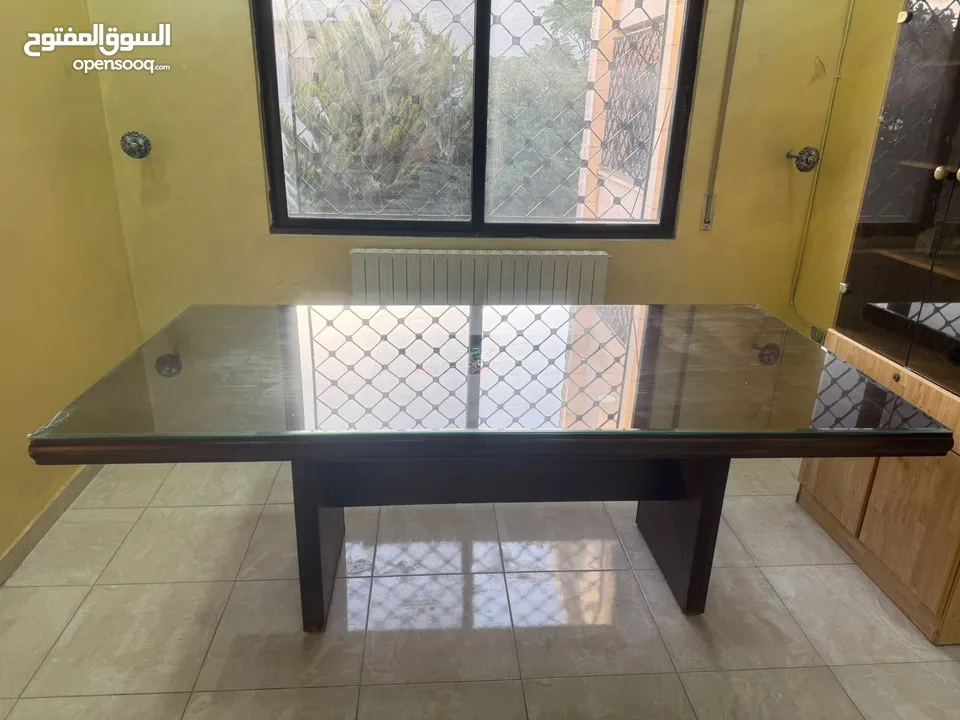 طاولة سفرة + بيرو