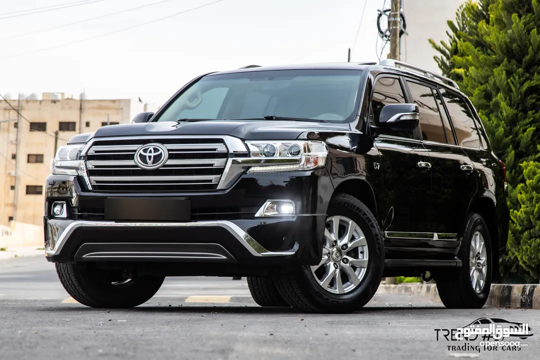 Toyota Land Cruiser VX-E 2016   السيارة وارد و بحالة الوكالة