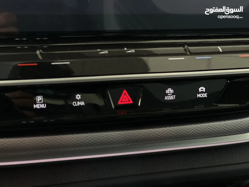 VW ID4 CROZZ PRO 2024 PIANO BLACK أبيضّ لؤلؤي