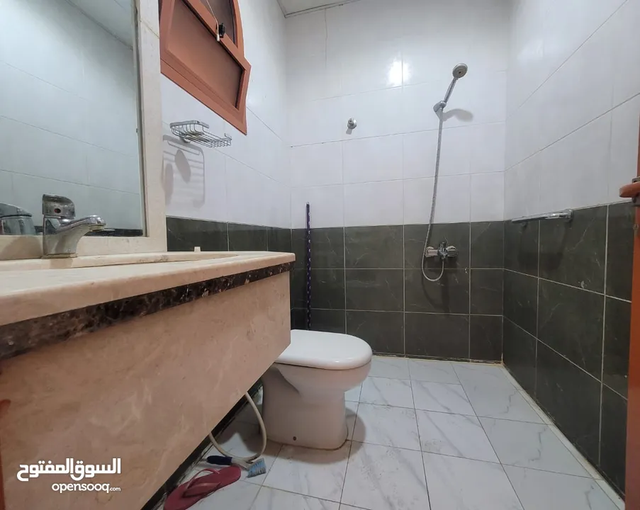 خدمات تنظيف احترافية في عجمان - عرض خاص! هل تبحث عن خدمات تنظيف موثوقة وعالية الجودة في عجمان؟