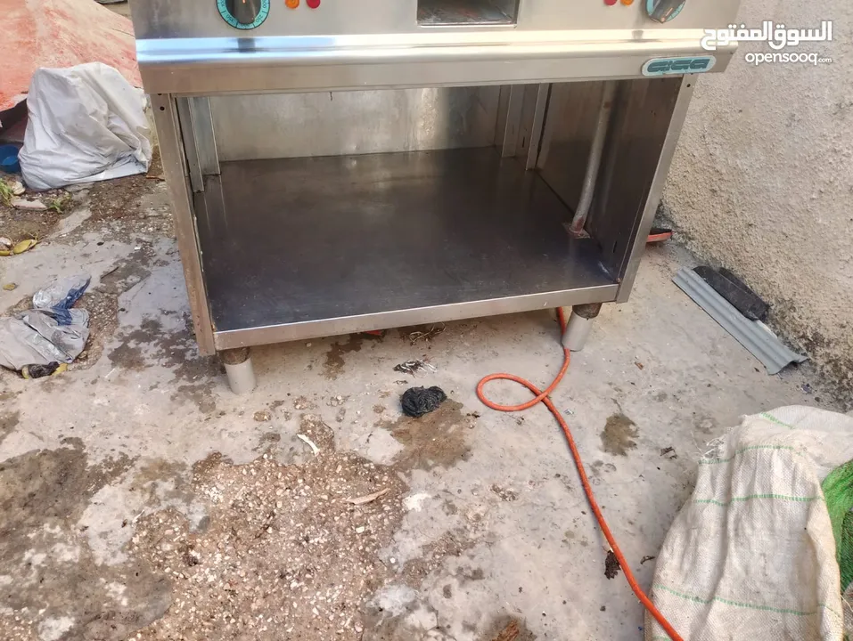 اغراض مطعم شبه مستعملة بحالة جيدة جدا