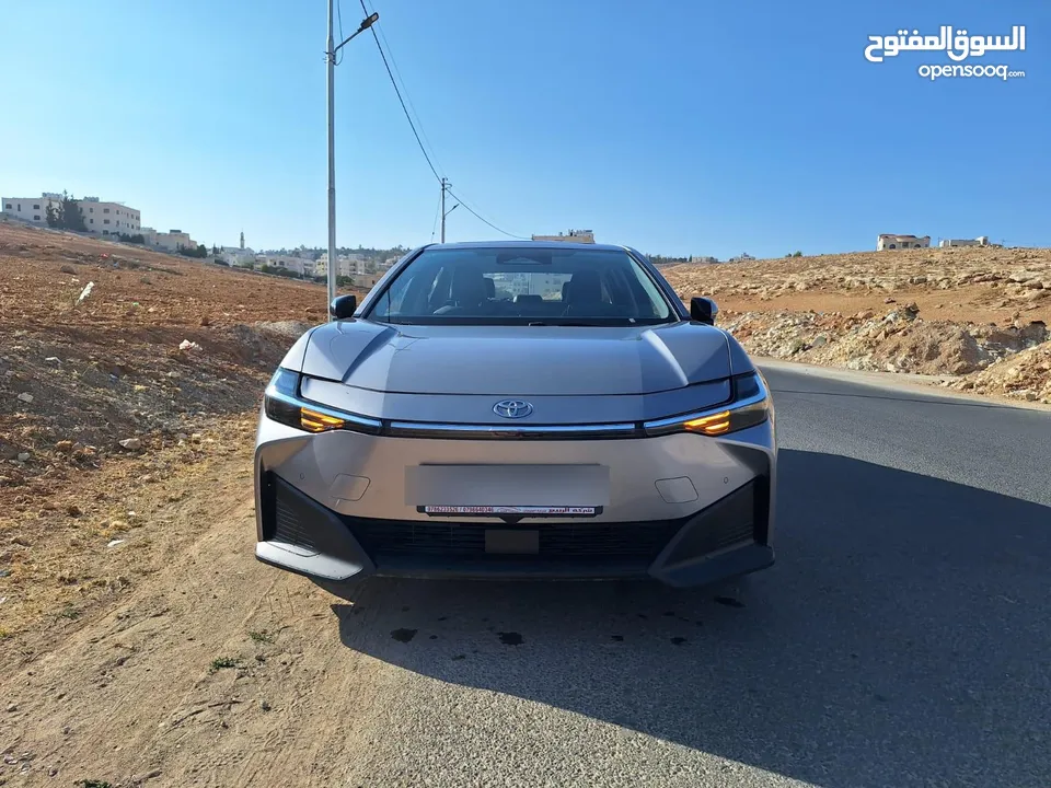 تويوتا bz3 قطعت 3100كم فقط بسعر 18,500 دينار من المالك مباشره