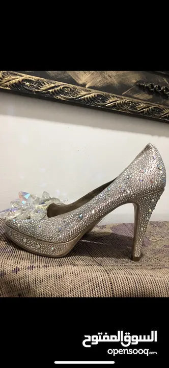 3 شوز هيلز ماركات عالمية بحال الجديد نمره 38 ، 39 للبيع