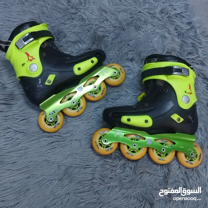 سيارة أطفال