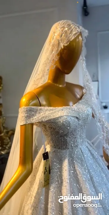 فستان عروس او خطوبه