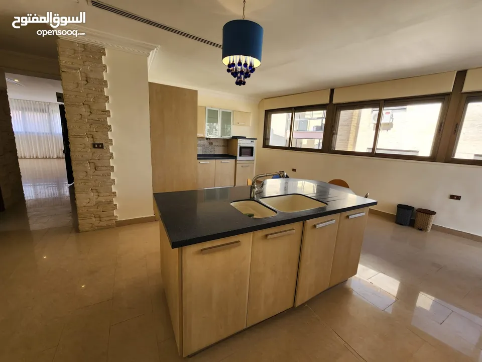 روف فارغ او مفروش للإيجار في عبدون ref : 14325