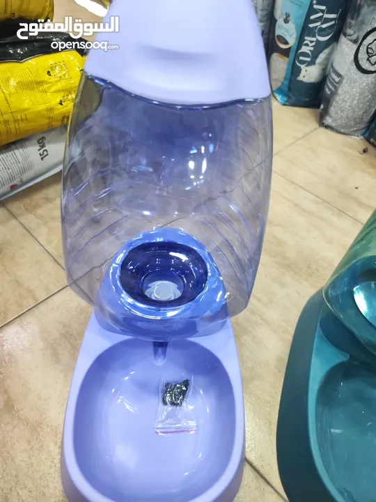 حافظات طعام و ماء للقطط والكلاب ،