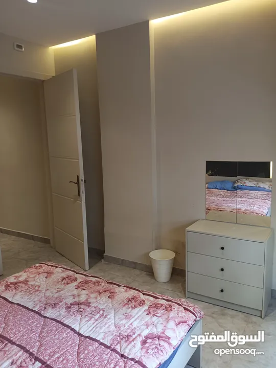 ستديو مفروش سوبر ديلوكس في منطقة شارع الجامعة الأردنية للايجار 245دينار شهري