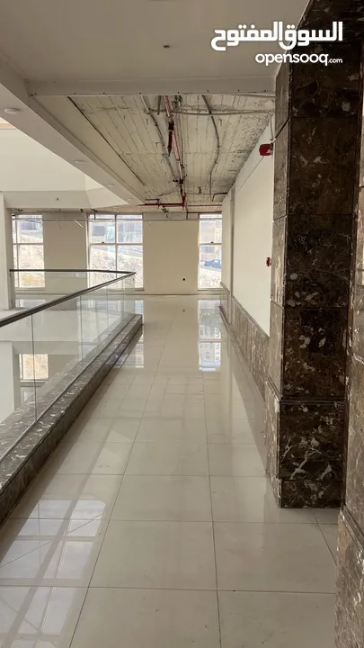 مجمع تجاري  ضخم جدا  للبيع في أفضل مواقع خلدا موقع حيوي ممتاز