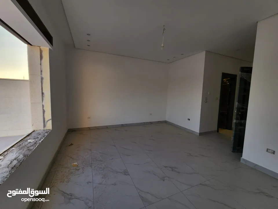 شقة شبه ارضي للبيع في حجار النوابلسة - 14254