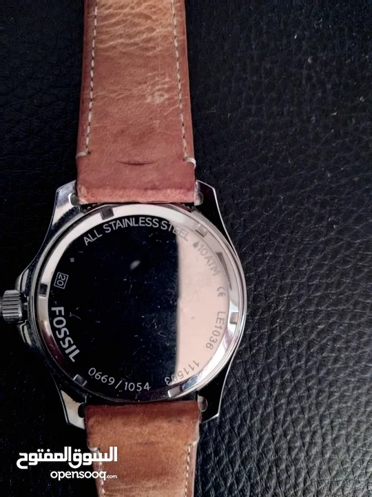 ساعة fossil  أصلية بحالة ممتازة
