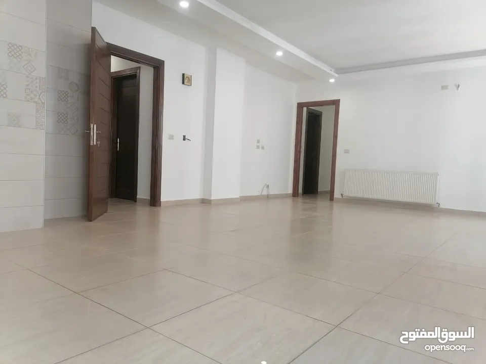 شقه ارضيه للبيع في خلدا مع حديقه و ترس