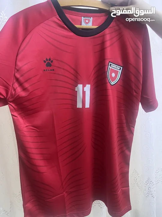 تيشرتات المنتخب طباعتنا نوعية جيدة جداً للبيع سعر 10 دنانير القطعة الثلاث قطع ب 25 دينار آخر 5 قطع