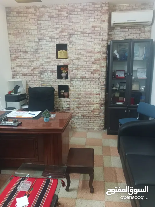 مكتب للبيع